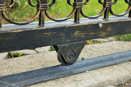 Koľajnička vodiaca spodná -V INOX, L3m